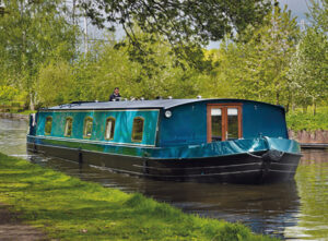 British wide-beam canal cruiser