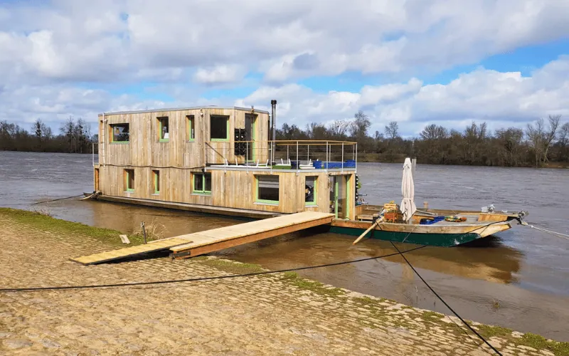 Casa flotante en el Loira