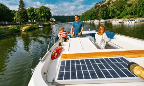Sonnenkollektoren für Flusskreuzfahrtschiffe